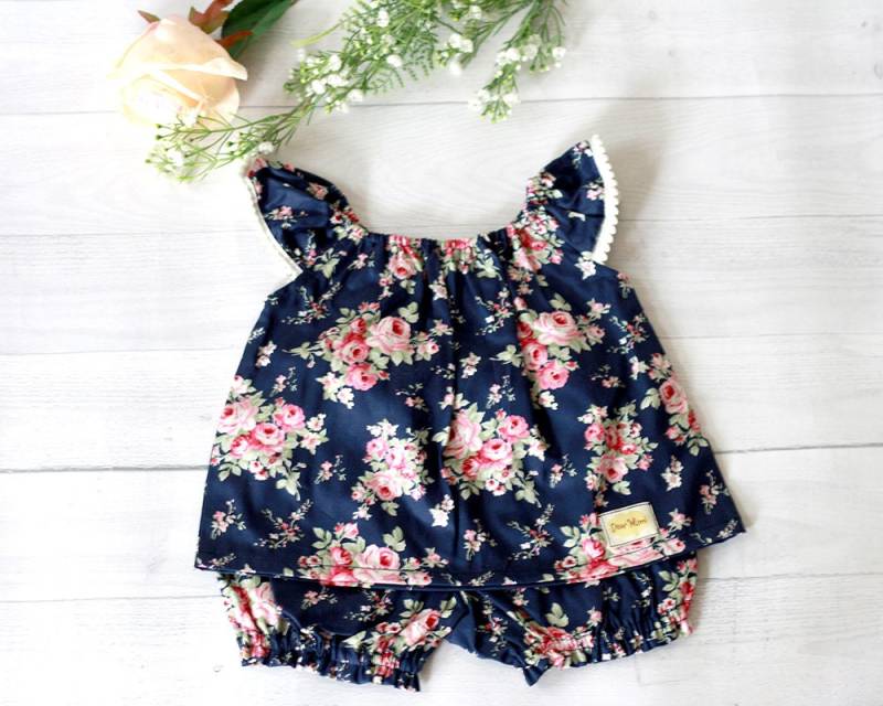 Floral Baby Kleidung Set Rosa Rose, Marine Flatterärmel Top & Pumphose von DearMimiDress