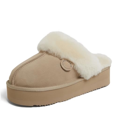 Dearfoams Damen Fireside Melton Genuine Shearling Shearling Plateau Hausschuhe Scuff, Sandplattform, 40.5 EU Dearfoams Damen Fireside Melton Genuine Shearling Shearling Plateau Hausschuhe Scuff, Sandplattform, 40.5 EU von Dearfoams