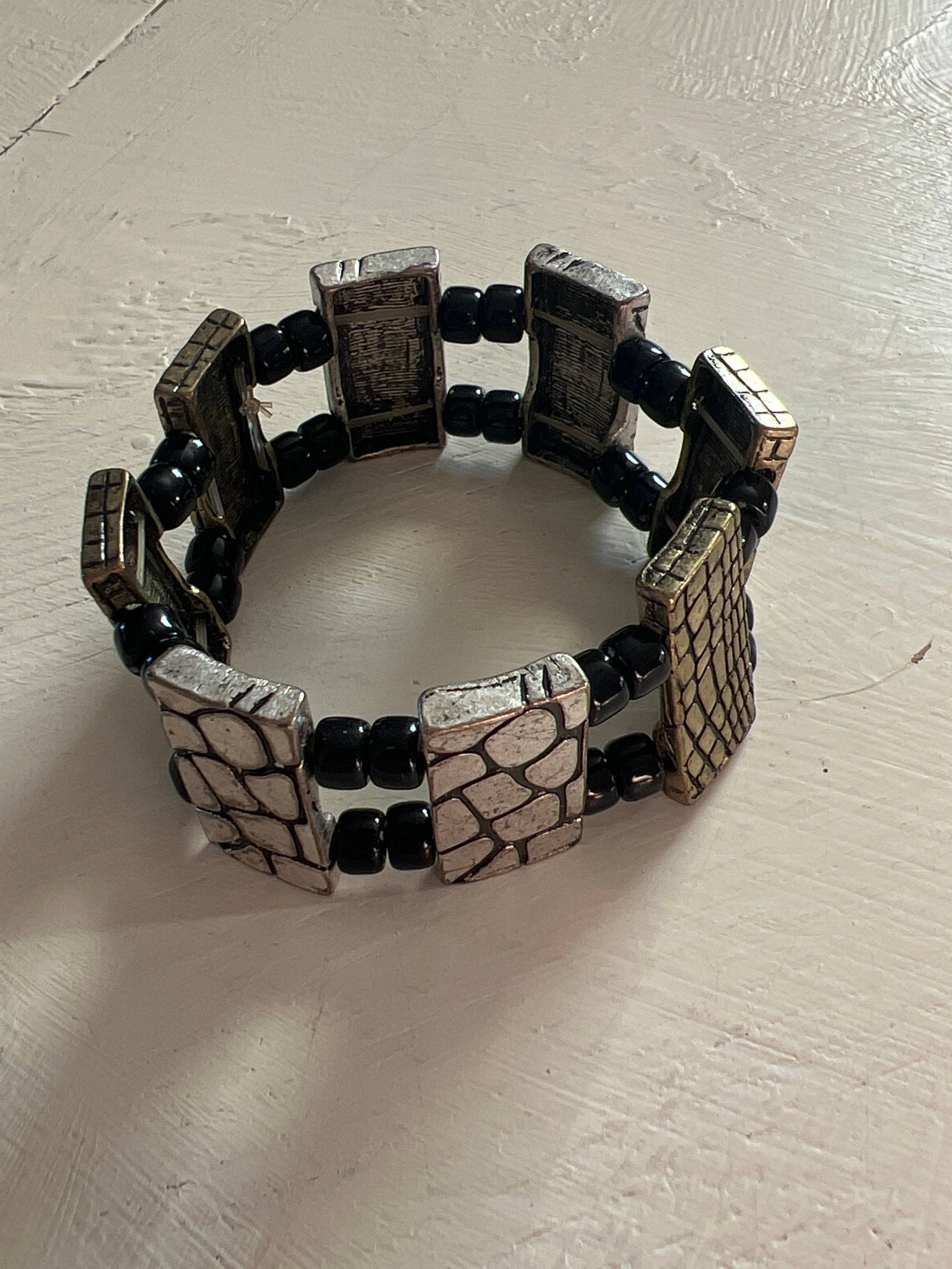 Dehnbares Steinmuster Armband von DebJoVintageJewelz