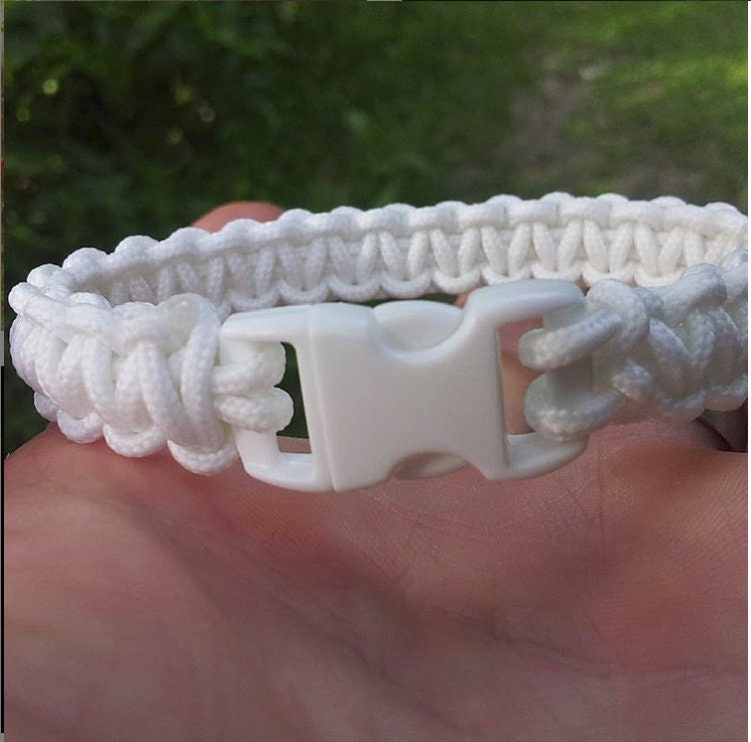 Paracord Armband Oder Fußkettchen Mit Einer Einzigartigen Drehung Nachtleuchtend Kann Auch Als Hundehalsband Verwendet Werden von DebandDeansHandmade