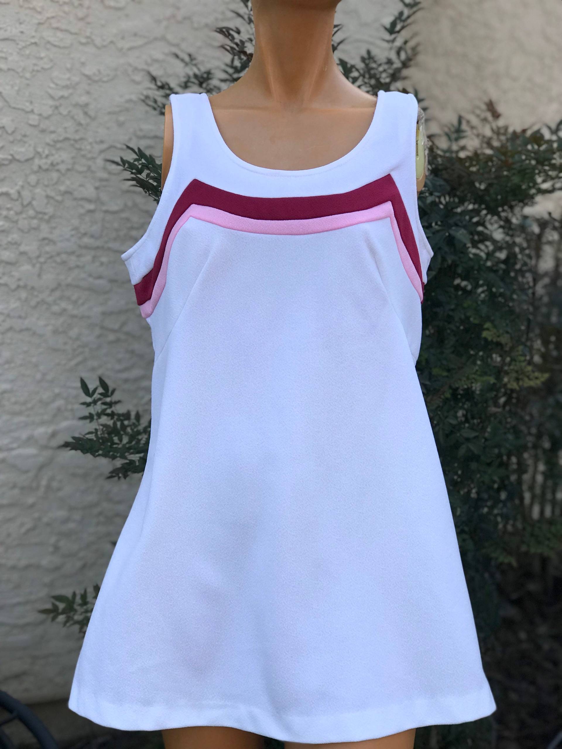 Vintage 1970S Head Tennis Dress W Wine & Pink Trim Büste 38 " von DebbieDelights