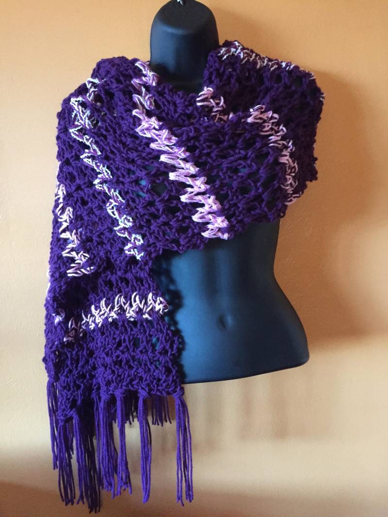 Gehäkelte Lila Schal Mit Rosa Akzenten Leichter Frühlingsschal von DebbieJ268