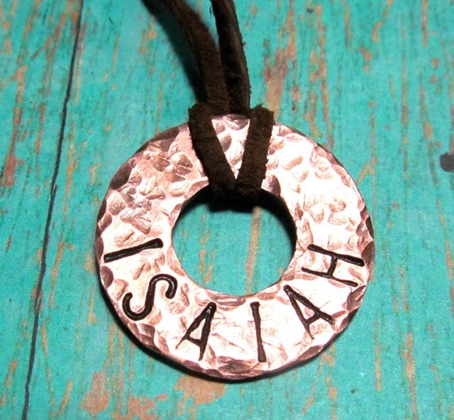 Junge Halskette - Gestempelte Kupfer Waschmaschine Und Leder Groß von DebbieSaenz