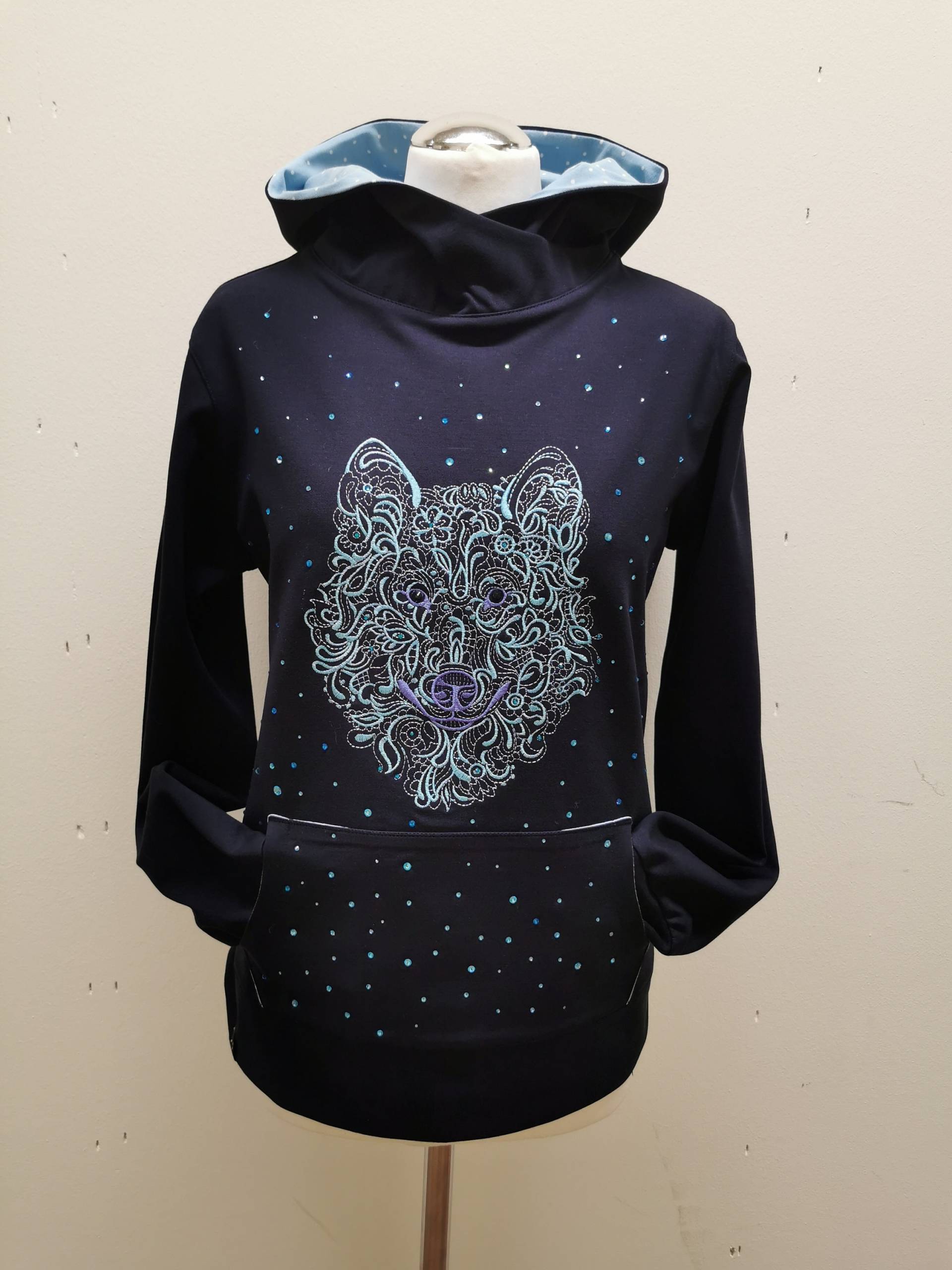 Anpassbares Sweatshirt Aus Viskose-Milano-stoff Anpassbares Sweatshirt Aus Viskose-Milano-stoff von DeborArtDesign