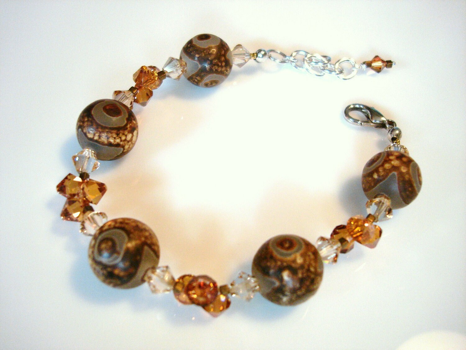Faszinierende Artifact Achat Und Swarovski Kristall Armband Faszinierende Artifact Achat Und Swarovski Kristall Armband von DeborahDurikDesigns