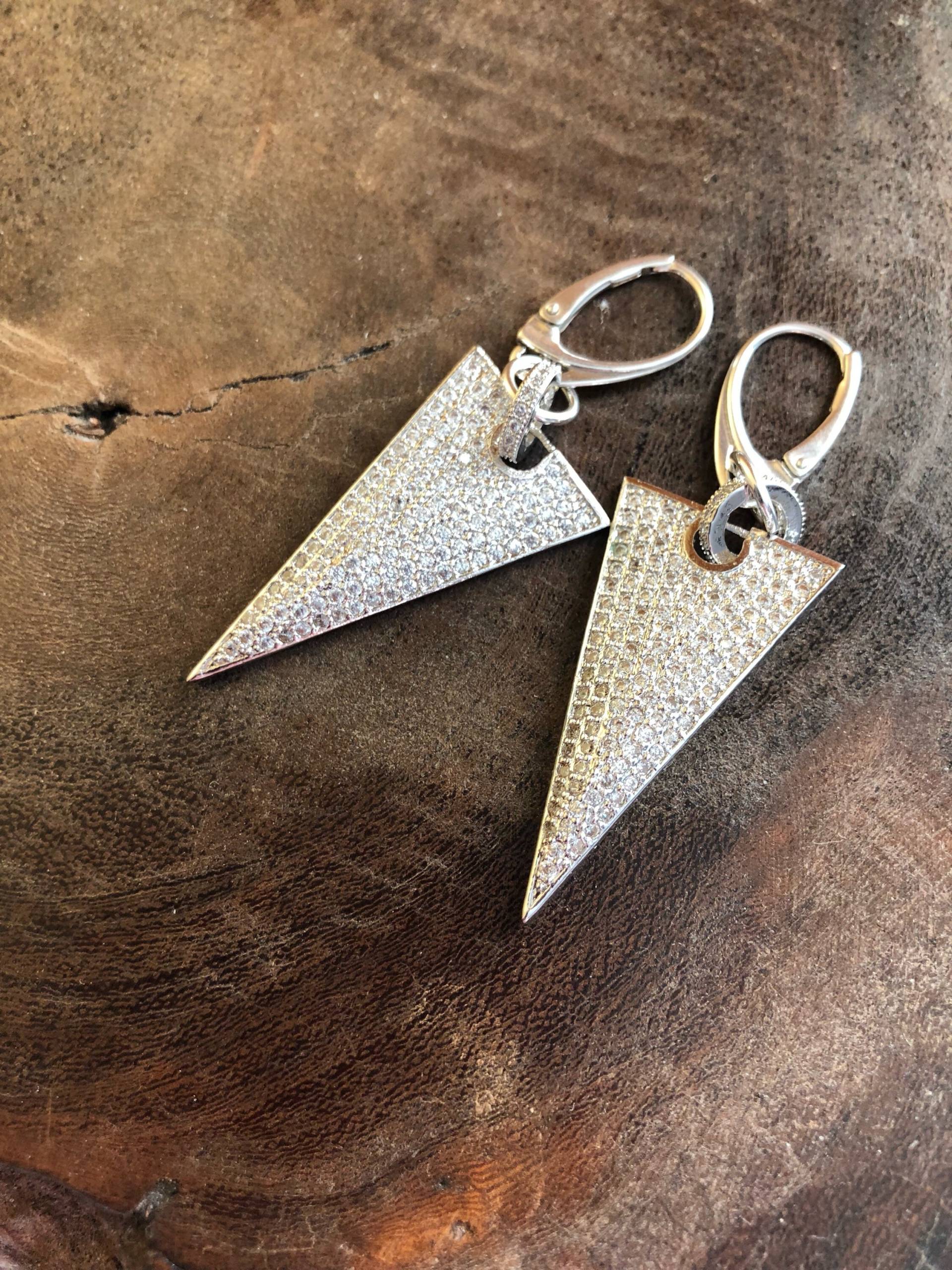 Micropave Silber Pfeil Tropfen Ohrringe Micropave Silber Pfeil Tropfen Ohrringe von DeborahDurikDesigns