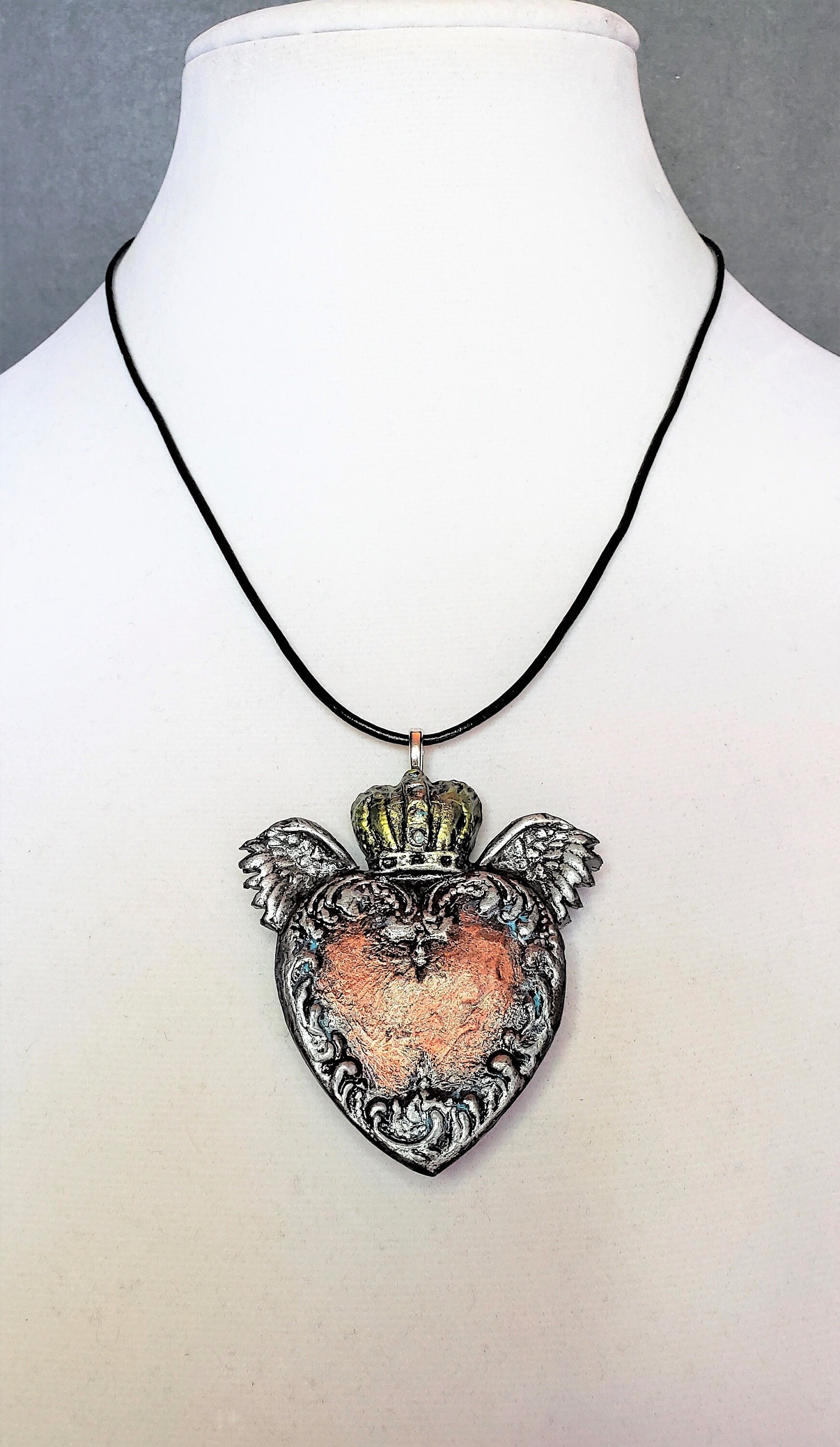 Geflügelte Herz Anhänger Halskette Geflügelte Herz Anhänger Halskette von DeborahKCreations