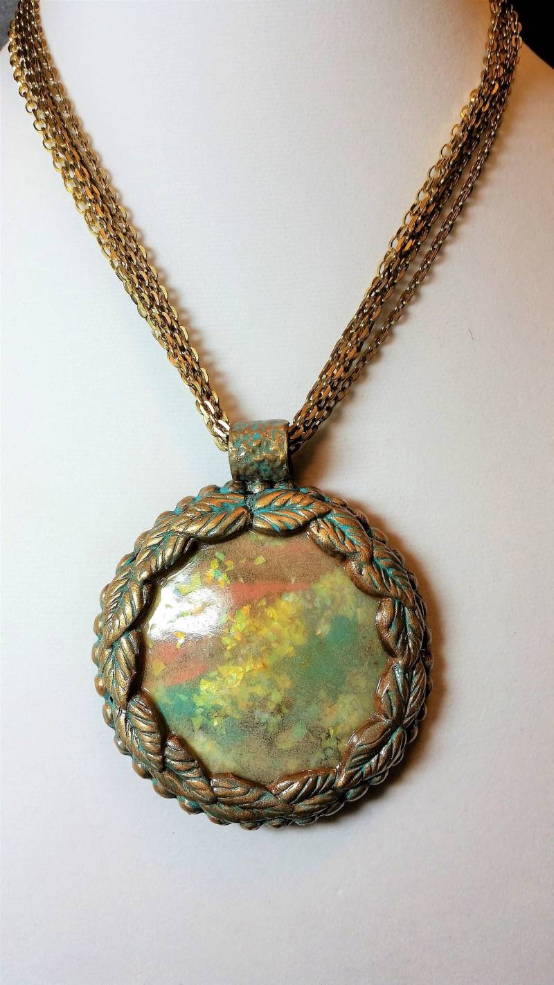 Gold Patina Anhänger Halskette von DeborahKCreations