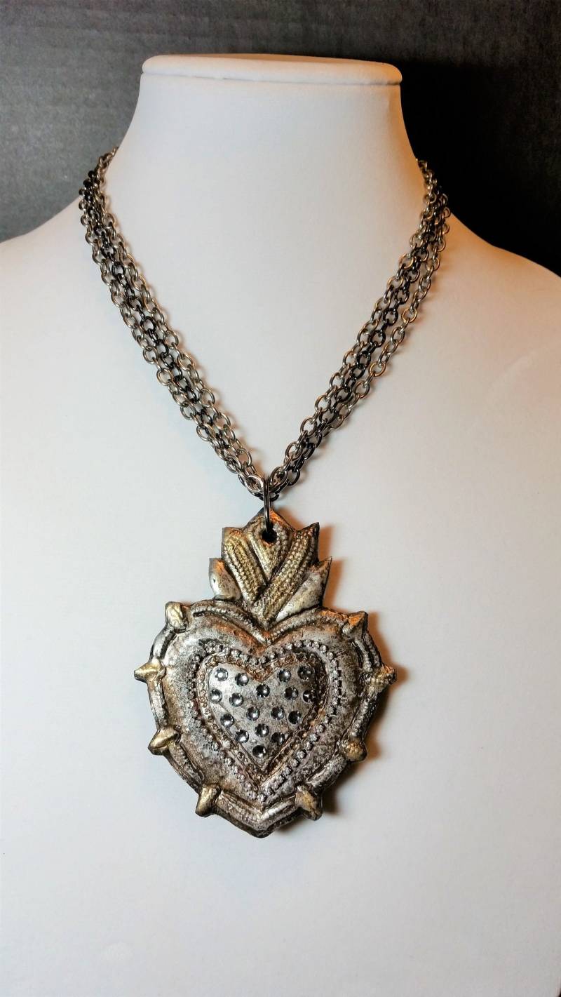 Sacred Heart V Anhänger Halskette Sacred Heart V Anhänger Halskette von DeborahKCreations