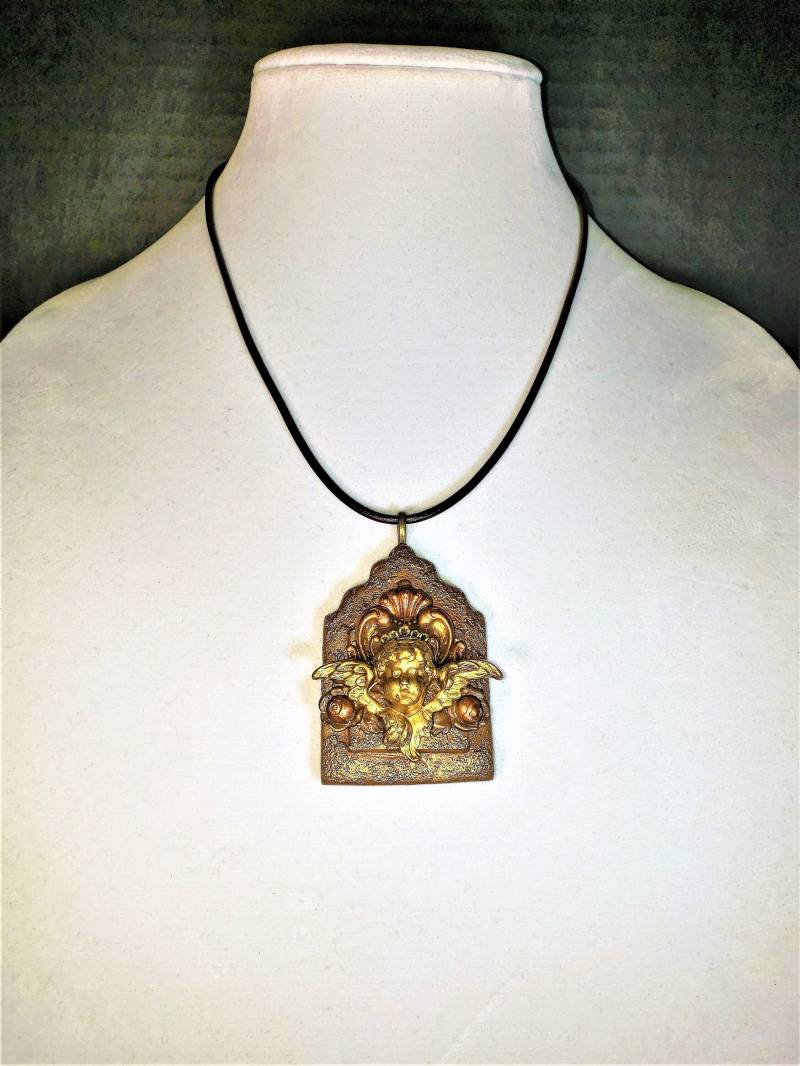 Shrine Iii Anhänger Halskette - Engel Shrine Iii Anhänger Halskette - Engel von DeborahKCreations