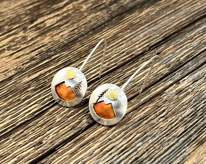 Berg Ohrringe Mit Goldener Sonne von DeborahLaun