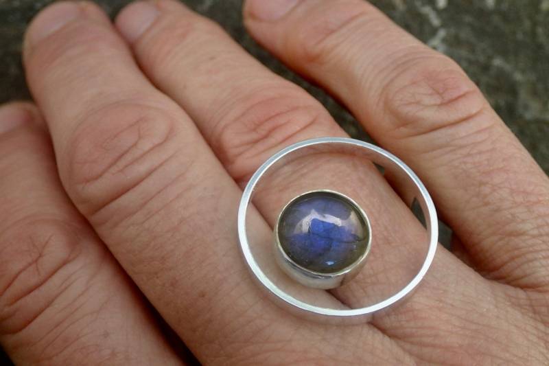 Labradorit Orbit Statement Ring - Handgemachter Kunstschmuck von DeborahLaun