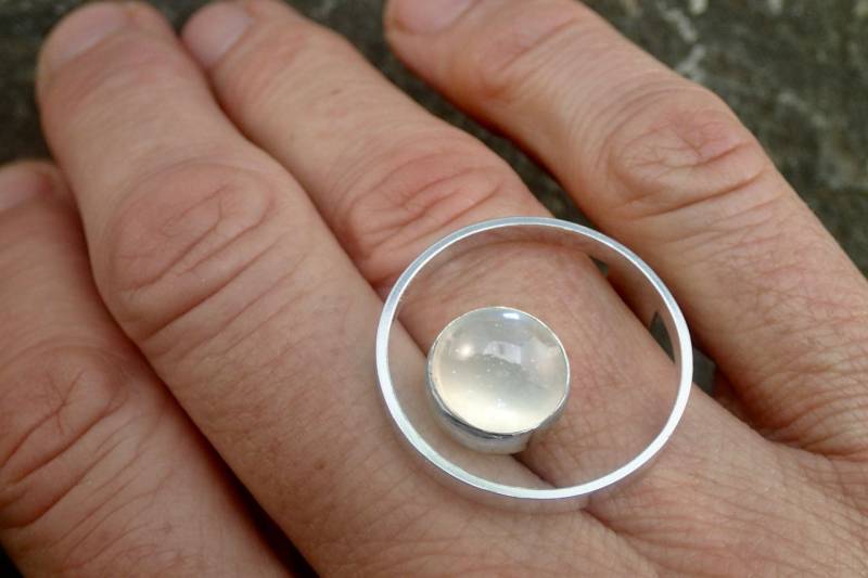Mondstein Orbit Statement Ring - Handgefertigter Kunstschmuck von DeborahLaun