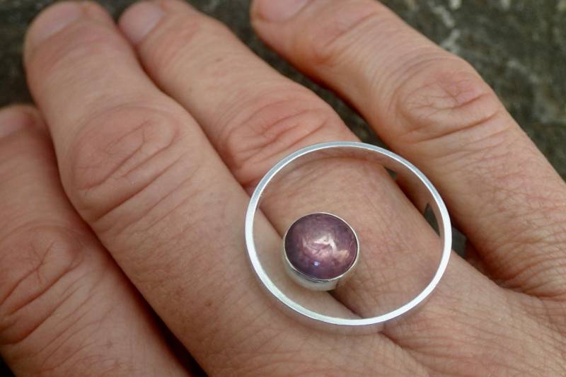 stern Rubin Orbit Ring - Handgemachter Kunstschmuck von DeborahLaun