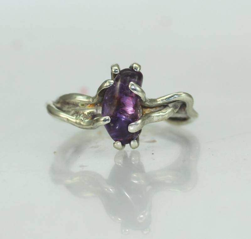Handgemachter Silberring Mit Amethyst von DeborahWaitt