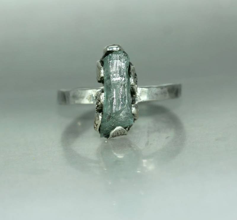 Ein Aquamarin Kristall Recycled Sterling Silber Womans Organic Statement Einzigartige Ring Band von DeborahWaitt