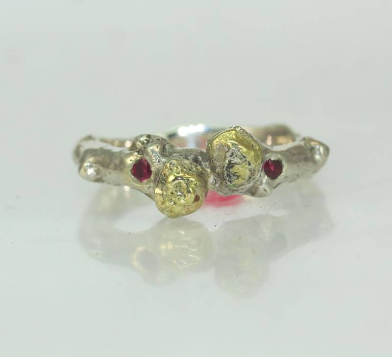 Ein Gold Und Silber Rubin Mans Woman's Ring von DeborahWaitt