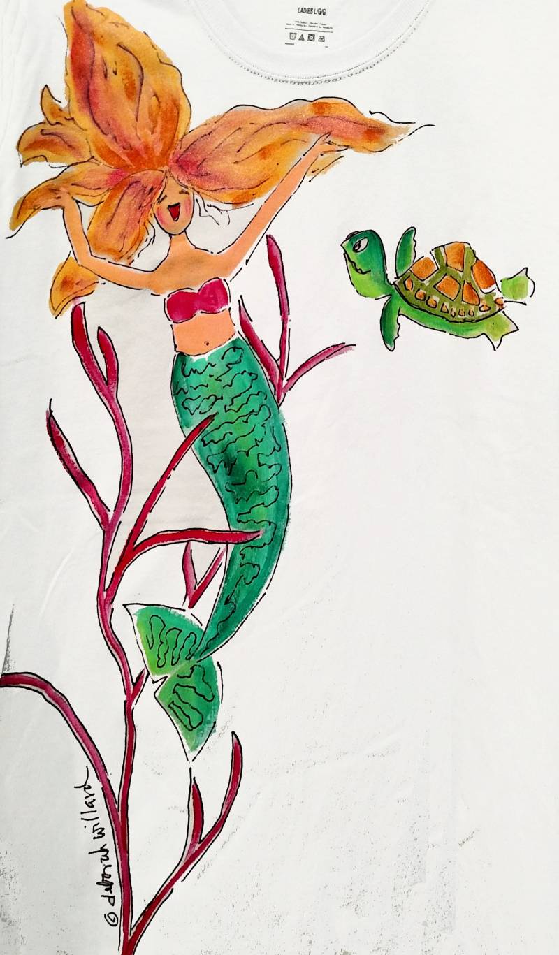 Mermaid T-Shirt Frau V-Ausschnitt Mit Kurzen Ärmeln Handbemalt Benutzerdefinierte Haarfarbe von DeborahWillardDesign