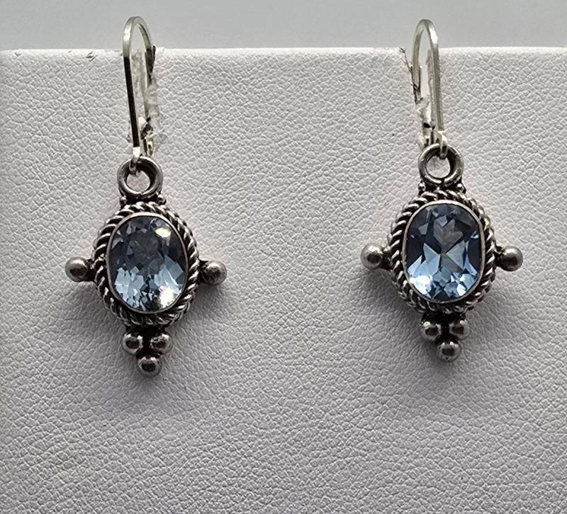 Handgefertigte Brisuren Aus Facettiertem Blautopas 925Er Silber Handgefertigte Brisuren Aus Facettiertem Blautopas 925Er Silber von DeborahdesignStore