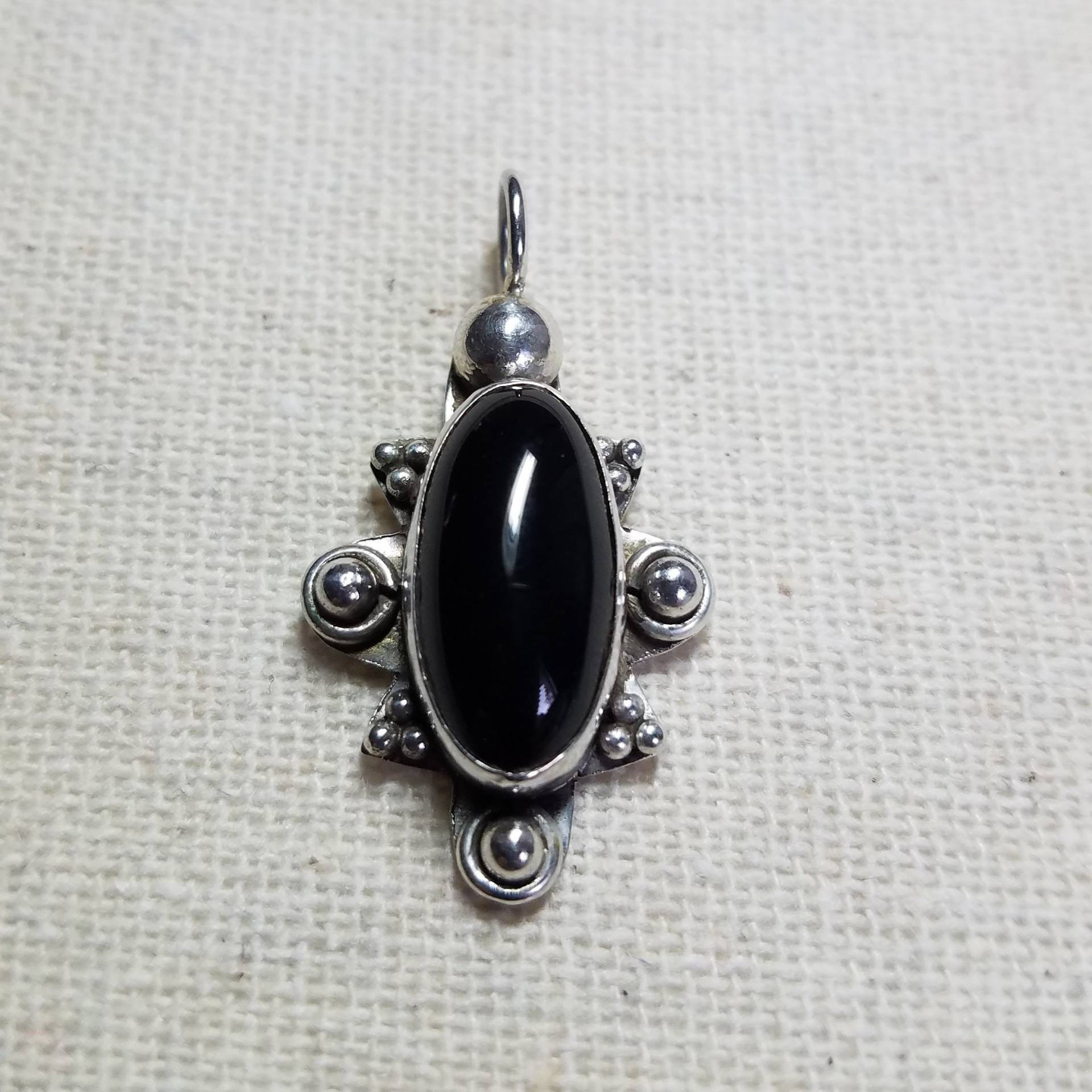 Handgefertigter Echter 16x8mm Ovaler Onyx Anhänger Aus Sterling Silber Handgefertigter Echter 16x8mm Ovaler Onyx Anhänger Aus Sterling Silber von DeborahdesignStore