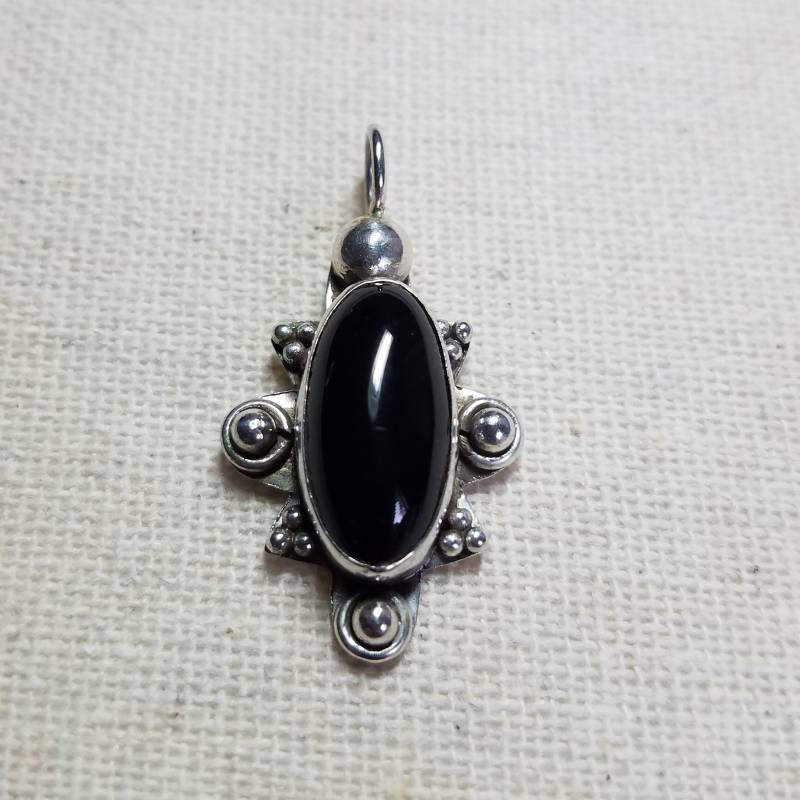 Handgefertigter Echter 16x8mm Ovaler Onyx Anhänger Aus Sterling Silber Handgefertigter Echter 16x8mm Ovaler Onyx Anhänger Aus Sterling Silber von DeborahdesignStore