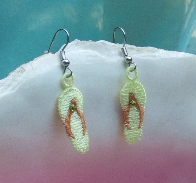 Flipflop Ohrringe, Gelb Mit Orange, Edelstahl, Durchbohrt, Gelbe Swarovski-Kristall Flipflop Ohrringe, Gelb Mit Orange, Edelstahl, Durchbohrt, Gelbe Swarovski-Kristall von DebsCustomCreations