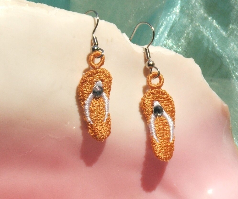 Flipflop Ohrringe, Orange Mit Weißen, Edelstahl, Durchbohrt, Kristall Swarovski Flipflop Ohrringe, Orange Mit Weißen, Edelstahl, Durchbohrt, Kristall Swarovski von DebsCustomCreations