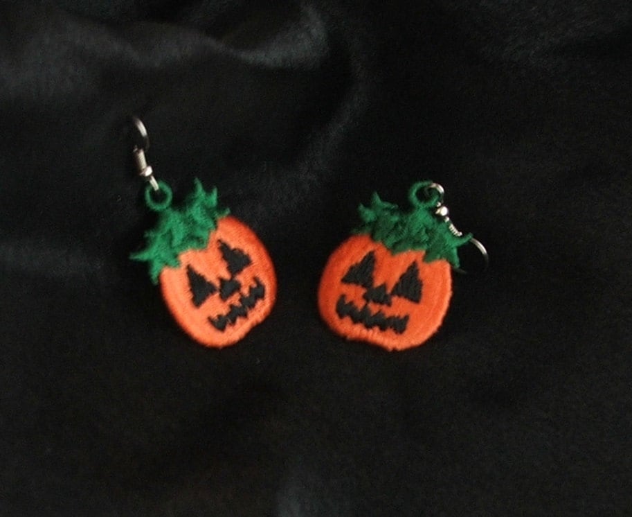 Ohrringe, Halloween, Kürbis, Jack-O-Laterne, Bestickt, Durchbohrt, Versandfertig Ohrringe, Halloween, Kürbis, Jack-O-Laterne, Bestickt, Durchbohrt, Versandfertig von DebsCustomCreations