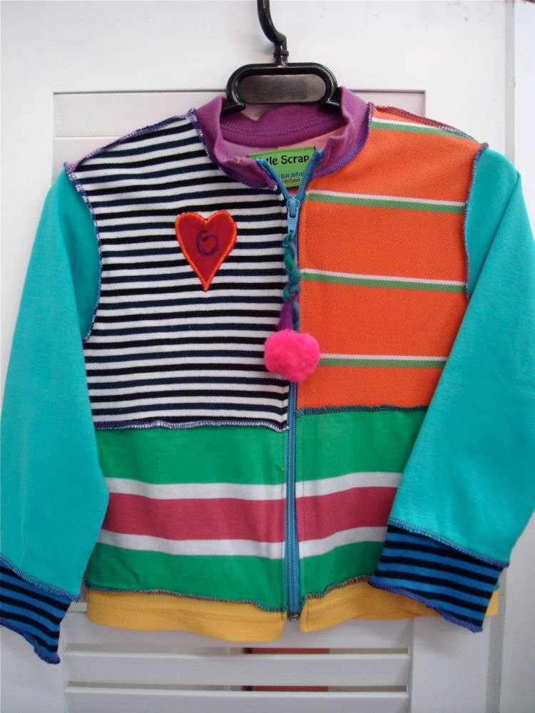 Bunte Zippy Jacke Mit Herzappliklik Und Rosa Bommel-Upcycled von DebsLittleScrap