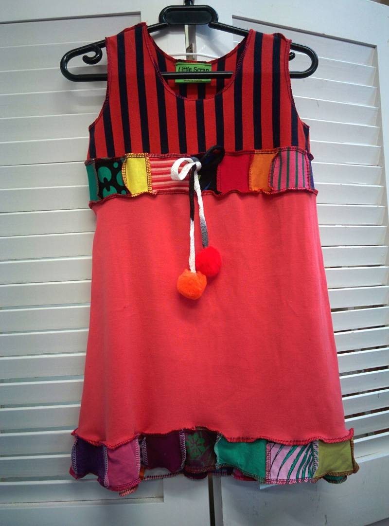 Kleines Mädchen Regenbogen Kleid von DebsLittleScrap