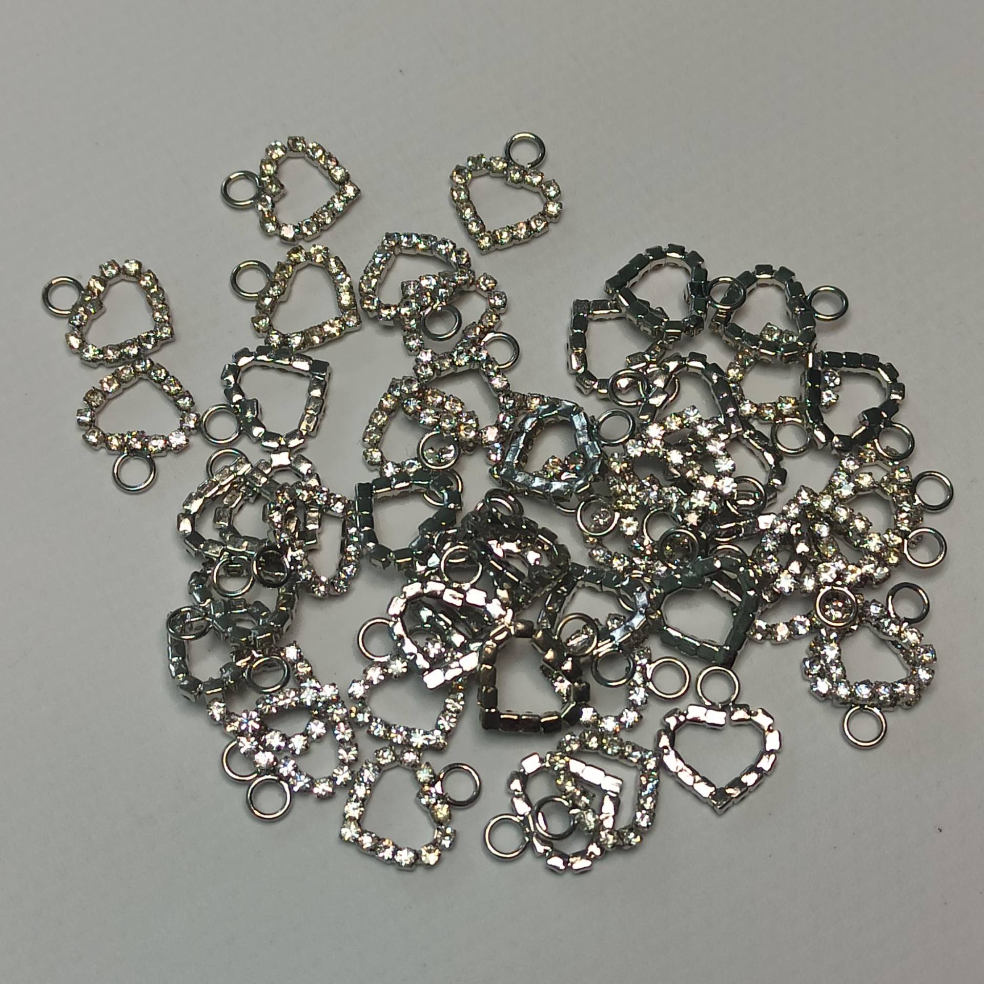 Dessous Anhänger Charms - Bramaking Schmuck Herz Mit Strasssteinen Kristallverzierung Für Bh Premium Qualität Made in Eu Dessous Anhänger Charms - Bramaking Schmuck Herz Mit Strasssteinen Kristallverzierung Für Bh Premium Qualität Made in Eu von DebutAtelier