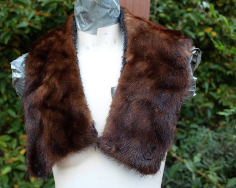 Brauner Nerzkragen von DecadesOfDesire