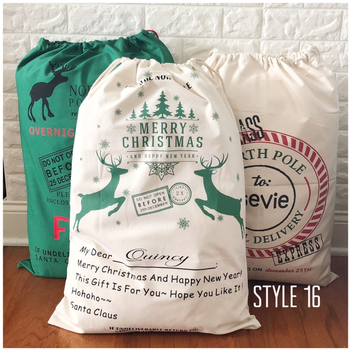 Grüner Schriftzug Frohe Weihnachtstasche - Canvas-Tasche Weihnachtsbäume Geschenke Vom Nordpol Personalisierte Geschenk-Tasche Für Heiligabend Grüner Schriftzug Frohe Weihnachtstasche - Canvas-Tasche Weihnachtsbäume Geschenke Vom Nordpol Personalisierte Geschenk-Tasche Für Heiligabend von DecalsEnFolie