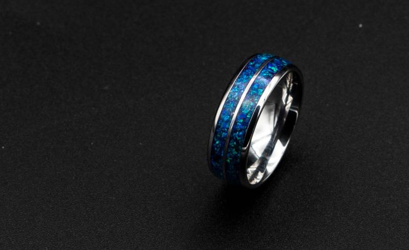 Glowstone-Wolframring. Mann-Opal-Ring. Einzigartiger Herrenring. Galaxie-Opal, Herren-Opalring. Ring Aus Zerkleinertem Opal. 8-mm-Ring, Gewölbter von Decazi
