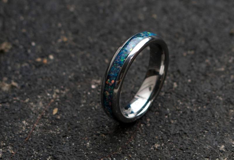Opalring Für Herren. Galaxie-Opal. Wolframring Männer. Meteoriten-Opalring. Gewölbter Ring. Eheringe Ring Mit Opaleinlage 6mm von Decazi