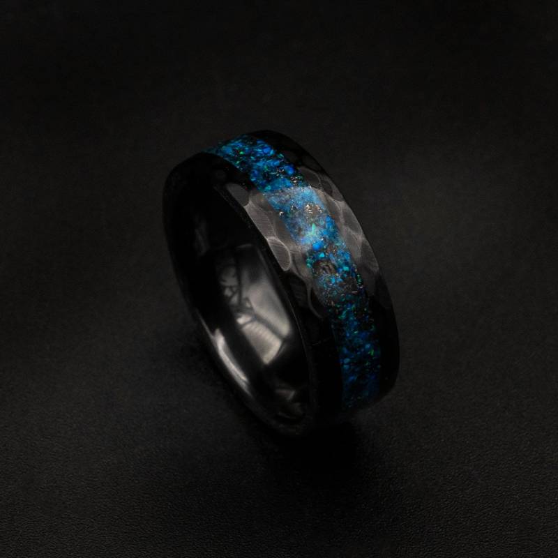 Schwarzer Keramik Opal Inlay Ehering, Einzigartiger Galaxy Glowstone Ring, Individueller Ehering von Decazi