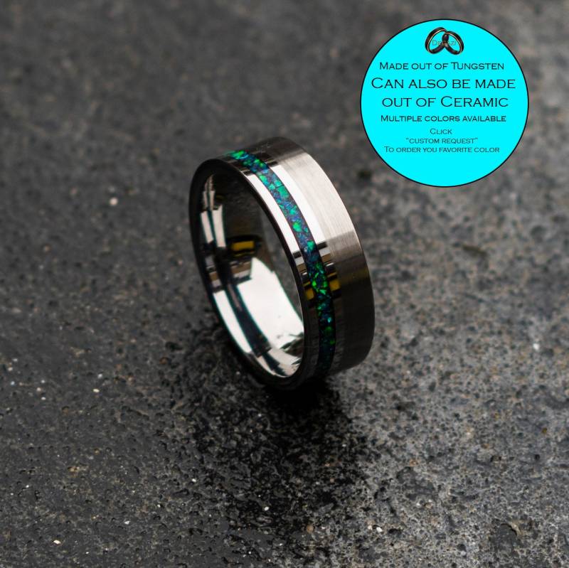 Wolframring Für Männer. Opalring Herren. Galaxie-Opal. Männlicher Ehering. Ring Aus Zerkleinertem Opal. Ehering Chamäleonflocken von Decazi