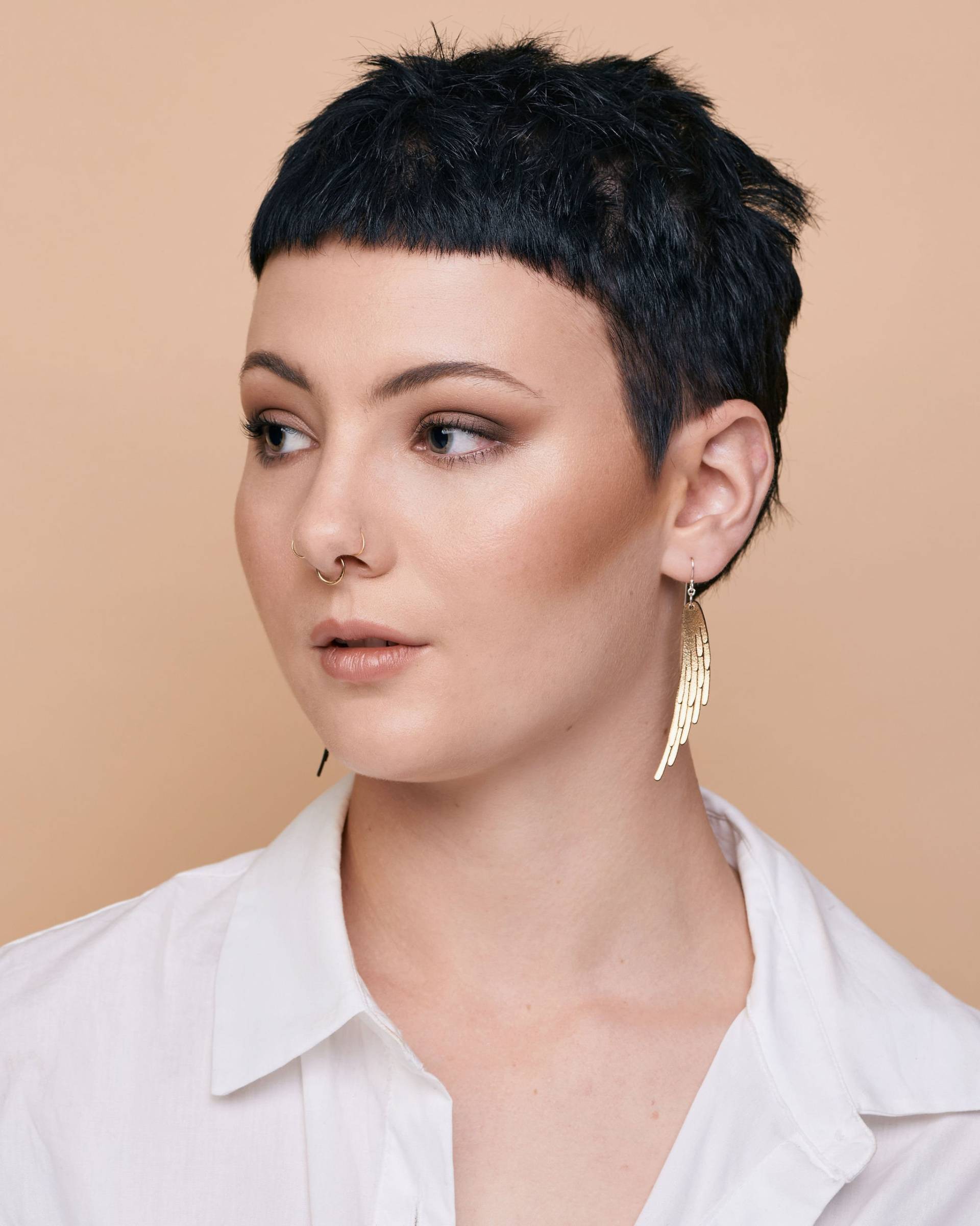 Engelsflügel Inspirierte Ohrringe Aus Leder Mit Sterling Silber Haken von Deccoangel