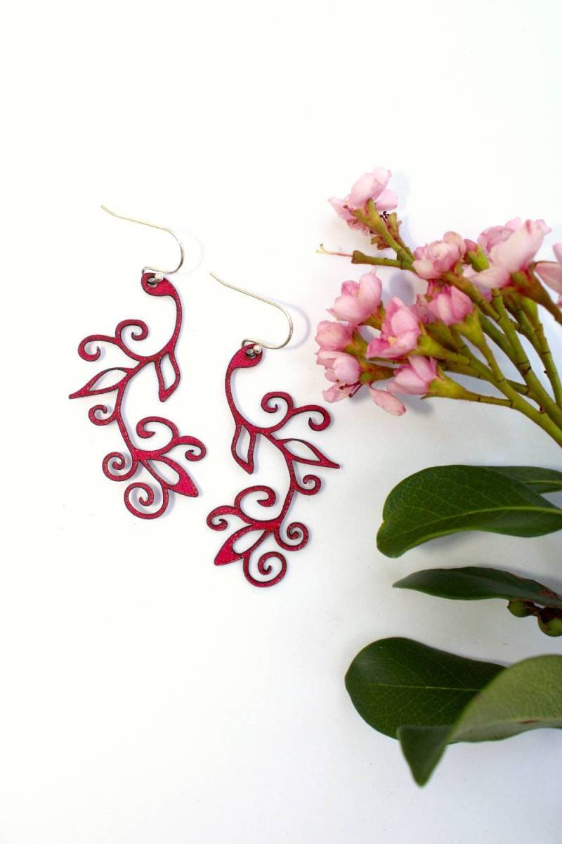 Vom Jugendstil Inspirierte Ohrringe. Leichtes Känguruleder, Sterling Silber Haken von Deccoangel