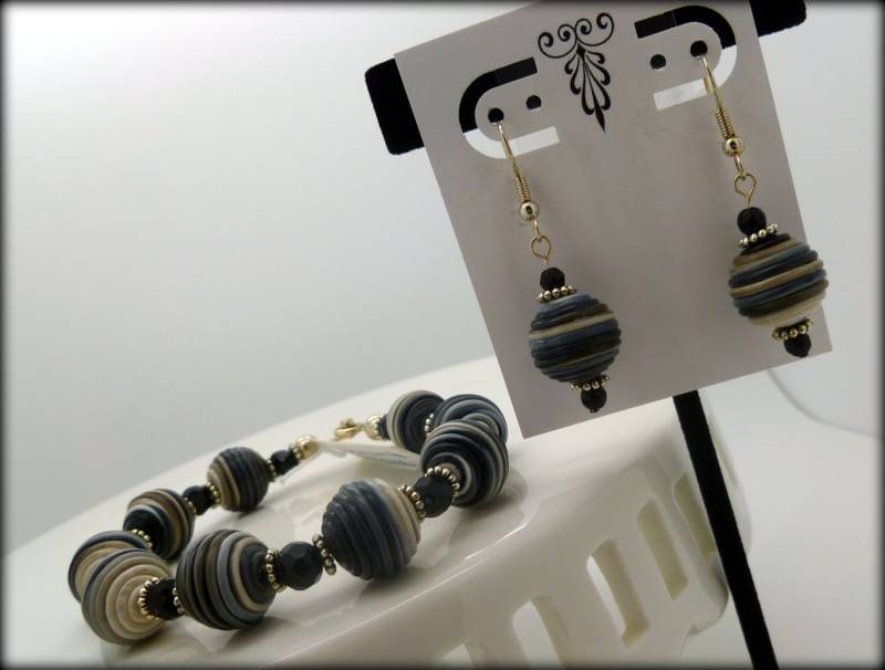 Decobeading Perlen Armband Set Polymer Clay Und Ohrringe Schwarz Weiß Grau Set Decobeading Perlen Armband Set Polymer Clay Und Ohrringe Schwarz Weiß Grau Set von DecoBeading
