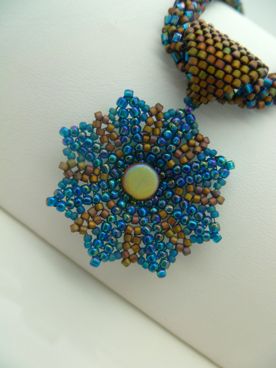 Rocailles-Perlen-Kette. Perlenkette. Flapper-Kette. Vintage-Look Halskette. Petrol Und Gold Kette. Decobeading Rocailles-Perlen-Kette. Perlenkette. Flapper-Kette. Vintage-Look Halskette. Petrol Und Gold Kette. Decobeading von DecoBeading