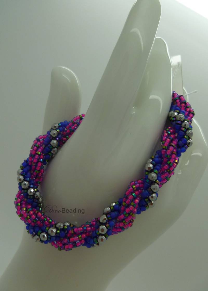 Rosa Twist Armband. Hot Pink Perlen Rocailles Rocailles-Perlen-Armband. Decobeading Rosa Twist Armband. Hot Pink Perlen Rocailles Rocailles-Perlen-Armband. Decobeading von DecoBeading