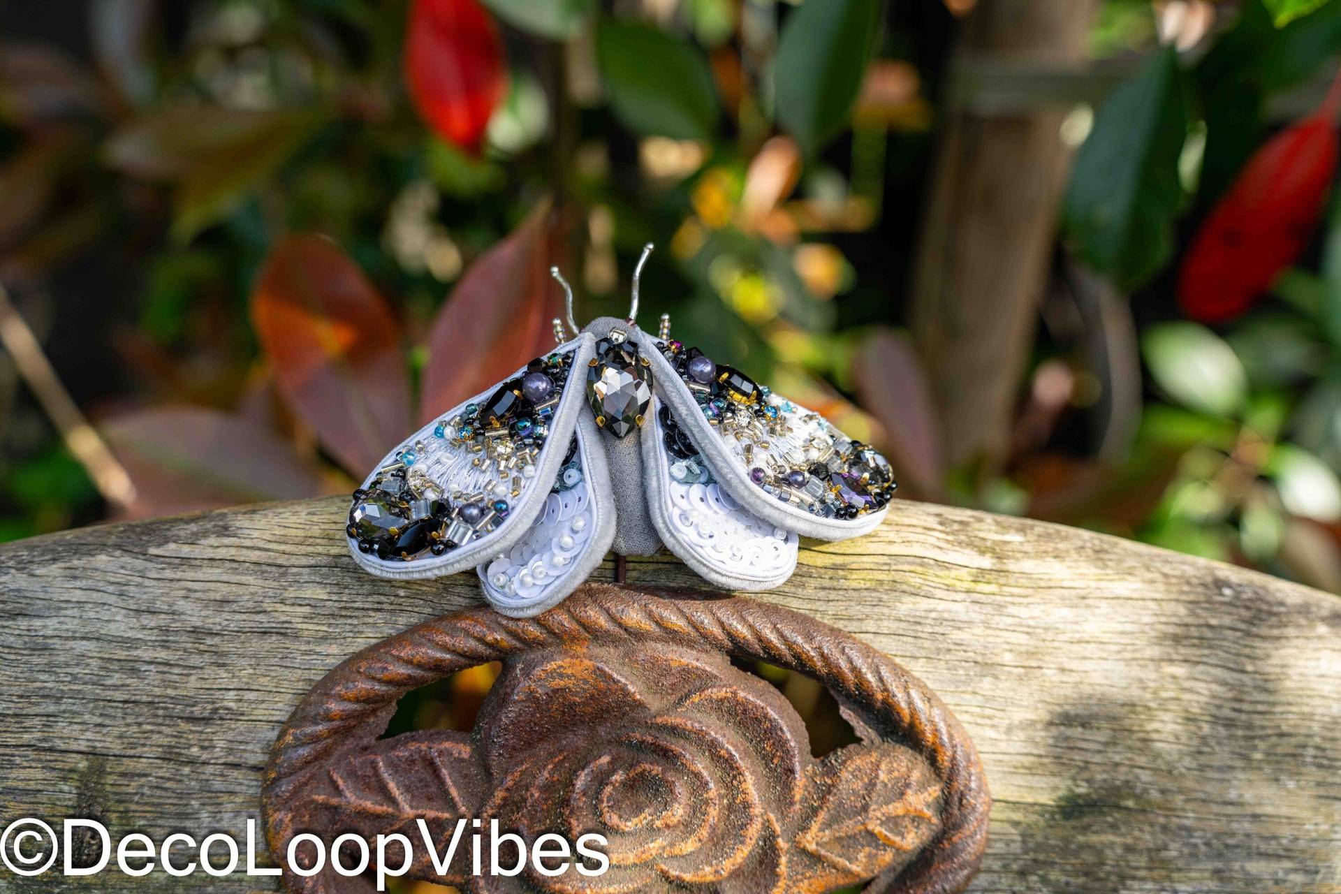 Handgefertigte Brosche Schmetterling Motte Falter/Handmade Brooch Embroidery Butterfly/Selbstgemachte Accessoires Kleidung/Geschenkidee Handgefertigte Brosche Schmetterling Motte Falter/Handmade Brooch Embroidery Butterfly/Selbstgemachte Accessoires Kleidung/Geschenkidee von DecoLoopVibes