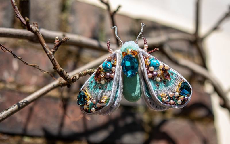 Handgefertigte Brosche Schmetterling Motte Falter/Versch Farben/Handmade Brooch Embroidery Butterfly/Selbstgemachte Accessoires/Geschenkidee Handgefertigte Brosche Schmetterling Motte Falter/Versch Farben/Handmade Brooch Embroidery Butterfly/Selbstgemachte Accessoires/Geschenkidee von DecoLoopVibes