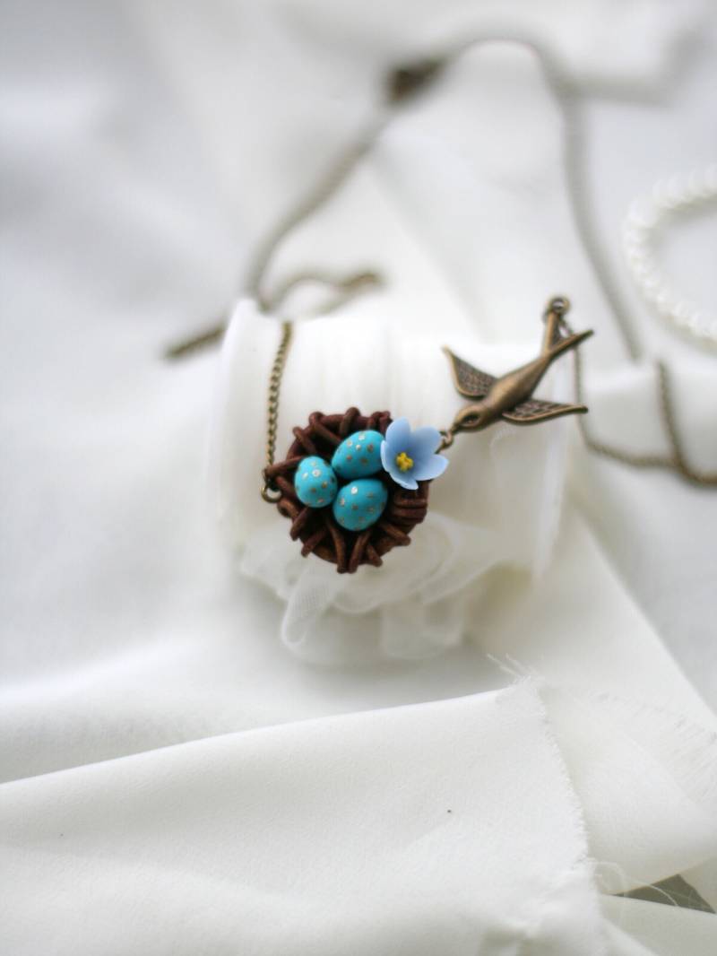 Hand Modelliert Vogel Nest Halskette Polymer Clay & Eier Hand Modelliert Vogel Nest Halskette Polymer Clay & Eier von DecorUA