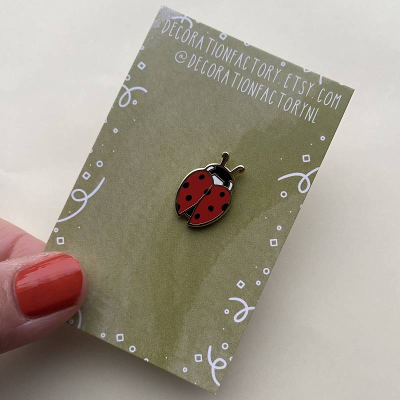 Marienkäfer Emaille Pin// Pin, Insekt Tier Roter Outdoor Kleiner Pin von DecorationFactory
