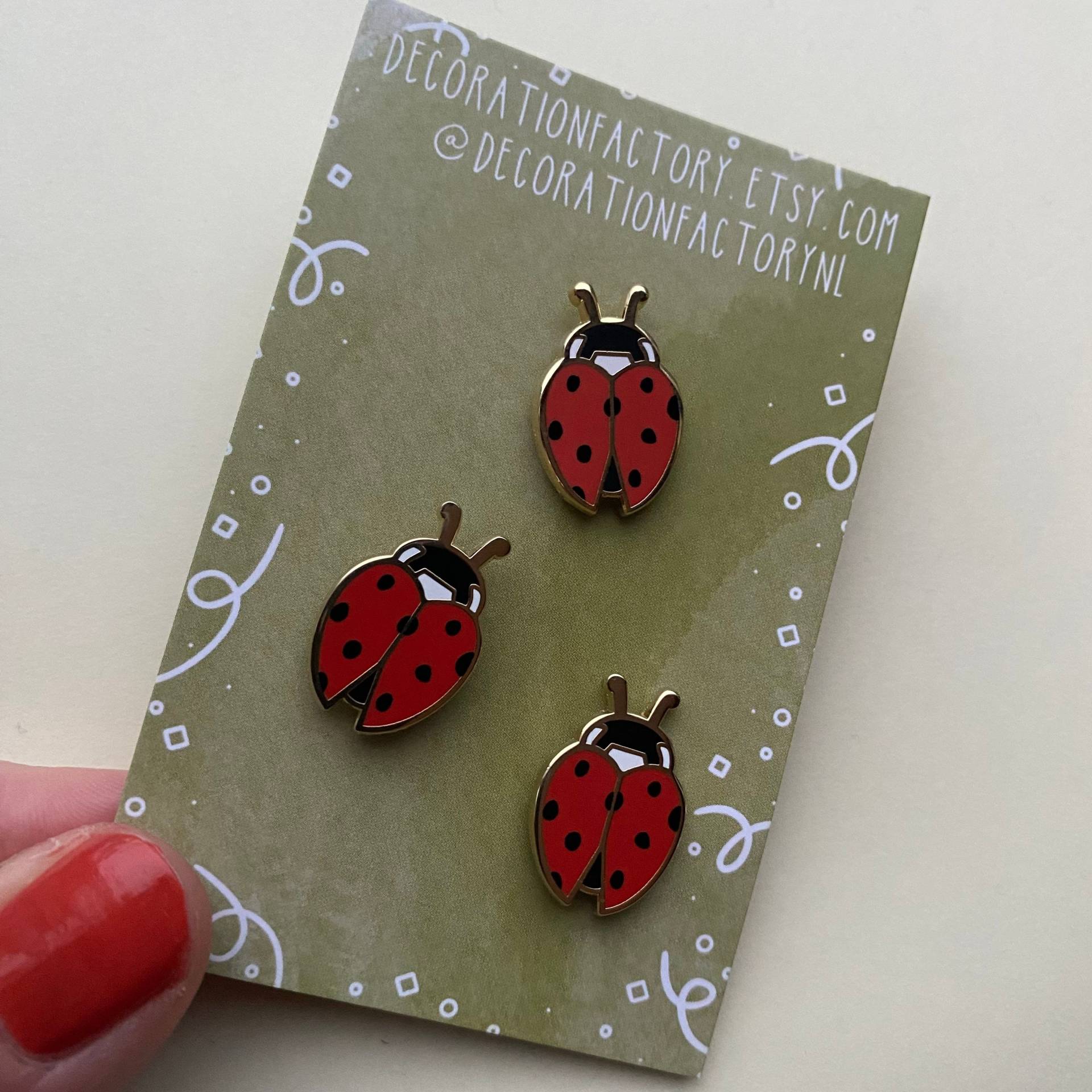 Set Von 3 Kleinen Marienkäfer Emaille Pins // Hard Pin, Käfer Tier Natur Outdoor Kleiner Rot Pin Set Von 3 Kleinen Marienkäfer Emaille Pins // Hard Pin, Käfer Tier Natur Outdoor Kleiner Rot Pin von DecorationFactory