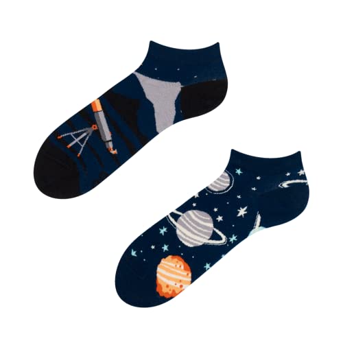 Dedoles Sneaker Socken Low Cut Füßlinge Unisex Damen Herren Baumwolle lustiges Design Geschenk links rechts verschieden, Farbe Blau, Motiv Kosmos Knöchelsocken, Gr. 39-42 von Dedoles