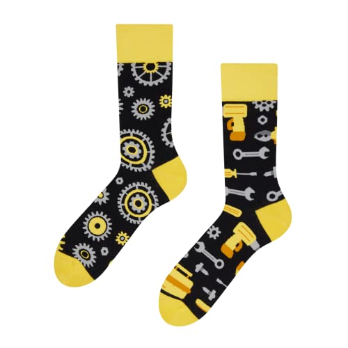 Dedoles Socken Regular normale Höhe Unisex Damen Herren Baumwolle viele lustige Designs Weihnachtssocken 1 Paar, Farbe Gelb, Motiv Mechaniker, Gr. 43-46 von Dedoles