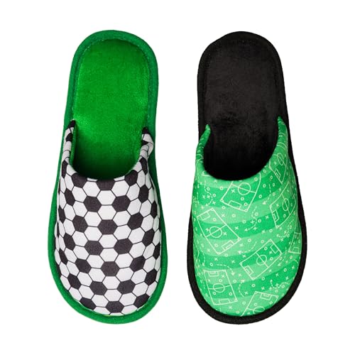 Dedoles Hausschuhe Damen Herren & Kinder Memory-Foam viele lustige Designs Einhorn Musik Regenbogen Comics Spiele Geschenk, Farbe: Grün, Motiv: Fußballplatz, Gr. 40-41 EU von Dedoles